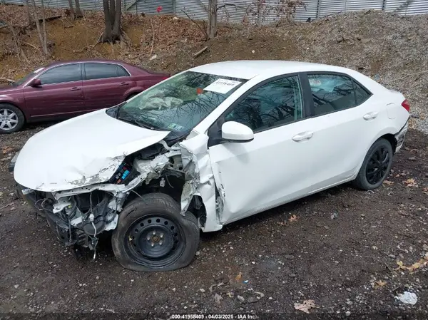 2T1BURHE7JC114781 2018 TOYOTA COROLLA - Image 2