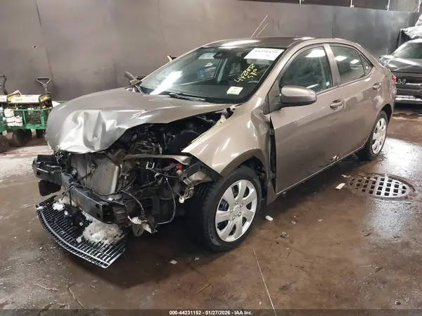 2T1BURHE7JC114795 2018 TOYOTA COROLLA - Image 2