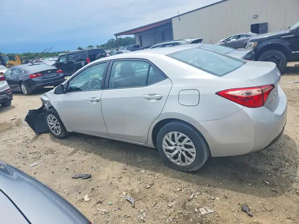 2T1BURHE7JC967214 2018 TOYOTA COROLLA - Image 2