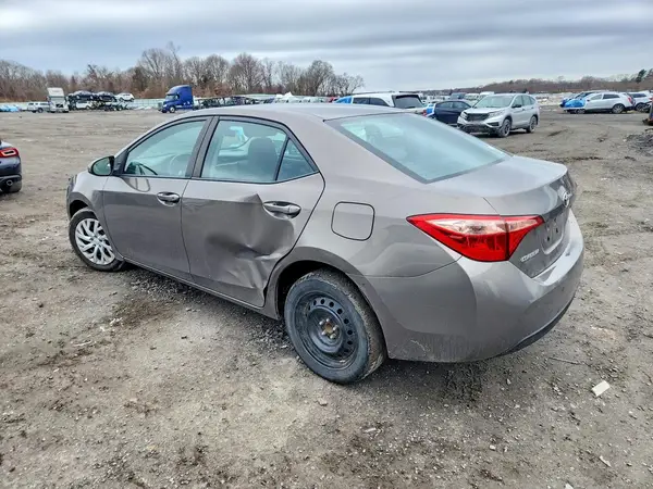 2T1BURHE7JC971294 2018 TOYOTA COROLLA - Image 2