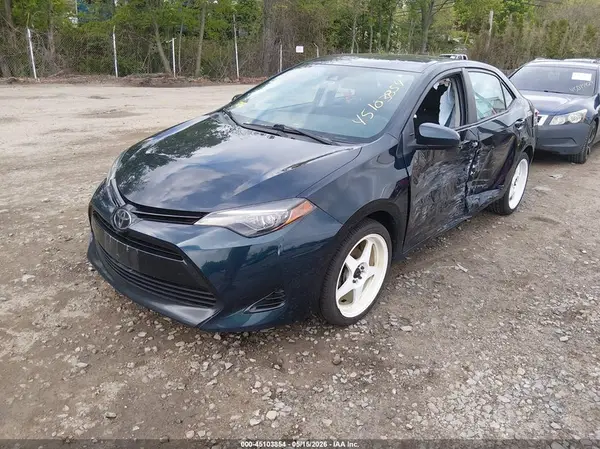 2T1BURHE7JC975555 2018 TOYOTA COROLLA - Image 2