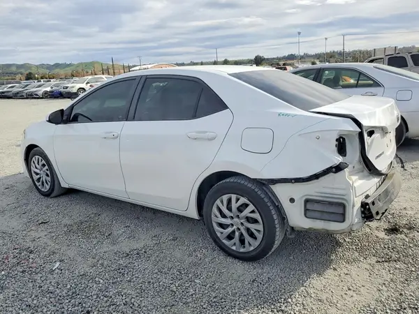 2T1BURHE7JC986054 2018 TOYOTA COROLLA - Image 2