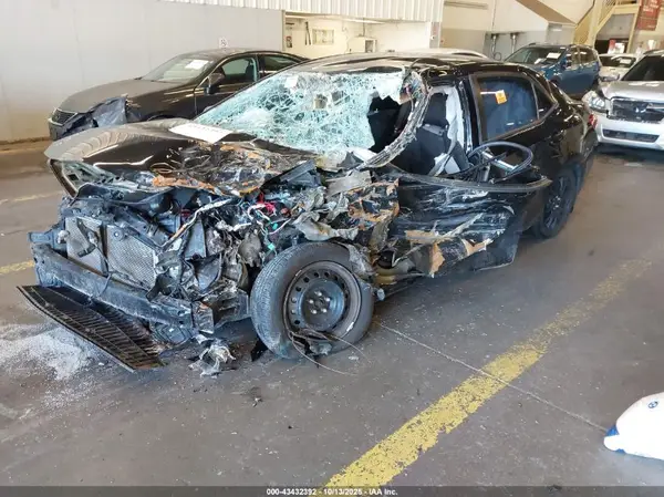 2T1BURHE7JC992498 2018 TOYOTA COROLLA - Image 2