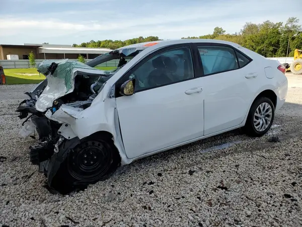 2T1BURHE7KC215627 2019 TOYOTA COROLLA - Image 1