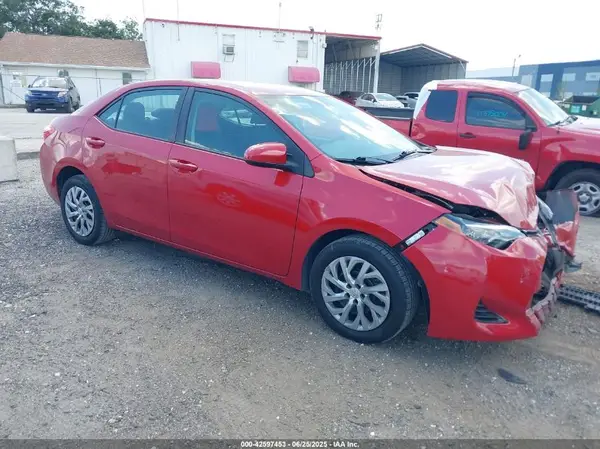 2T1BURHE7KC215790 2019 TOYOTA COROLLA - Image 1