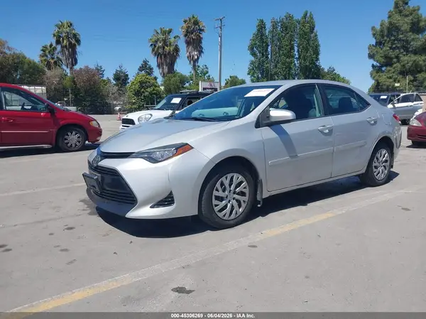 2T1BURHE8HC765511 2017 TOYOTA COROLLA - Image 2