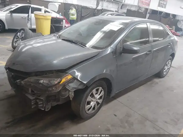 2T1BURHE8HC775262 2017 TOYOTA COROLLA - Image 2