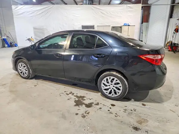 2T1BURHE8HC810575 2017 TOYOTA COROLLA - Image 2