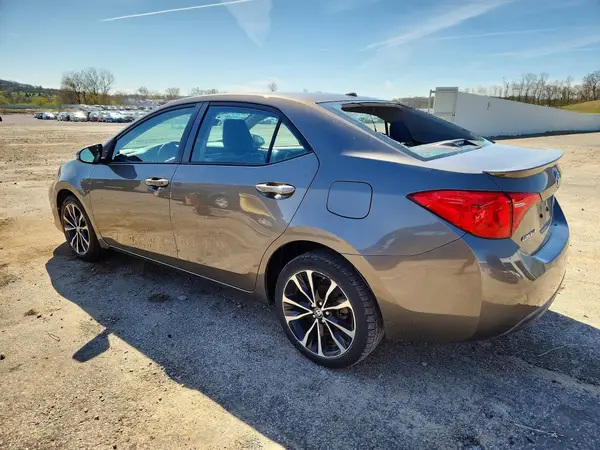 2T1BURHE8HC815484 2017 TOYOTA COROLLA - Image 2