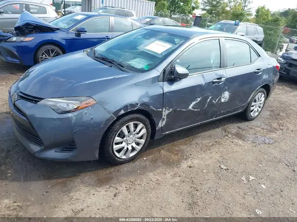 2T1BURHE8HC829255 2017 TOYOTA COROLLA - Image 2