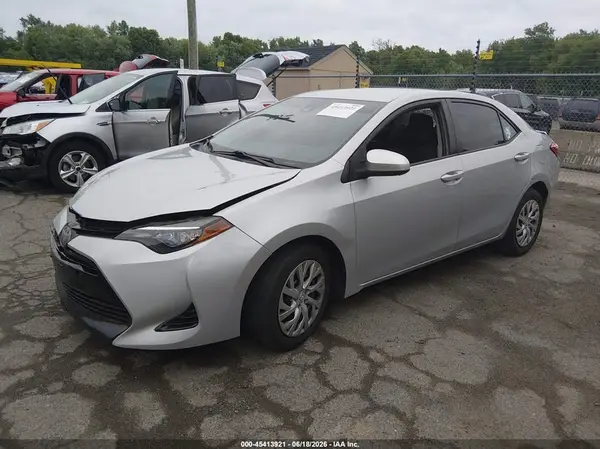 2T1BURHE8HC850137 2017 TOYOTA COROLLA - Image 2