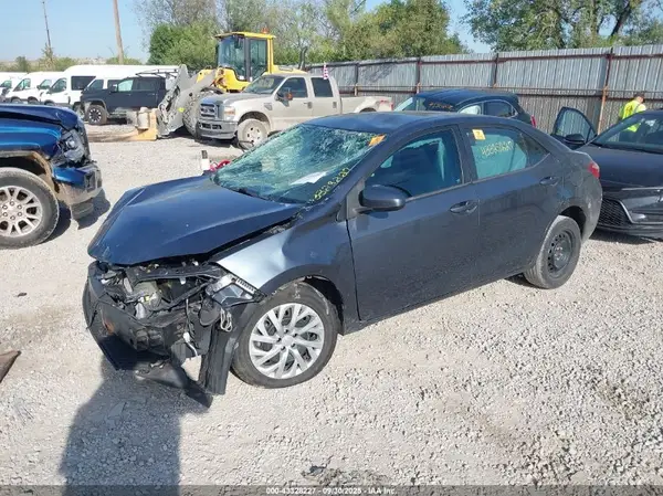 2T1BURHE8HC880741 2017 TOYOTA COROLLA - Image 2