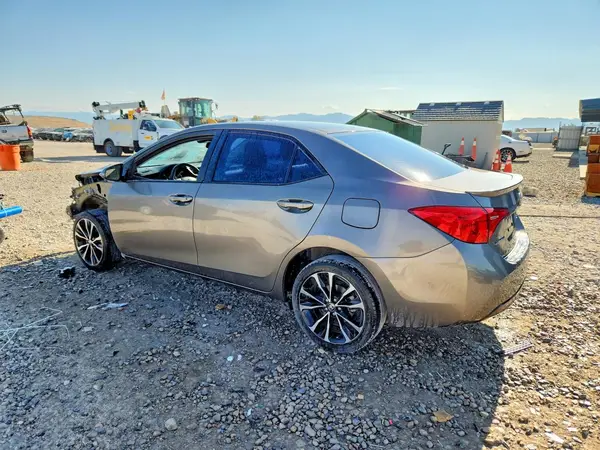 2T1BURHE8HC884143 2017 TOYOTA COROLLA - Image 2