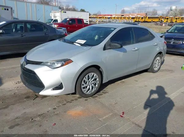 2T1BURHE8HC889858 2017 TOYOTA COROLLA - Image 2