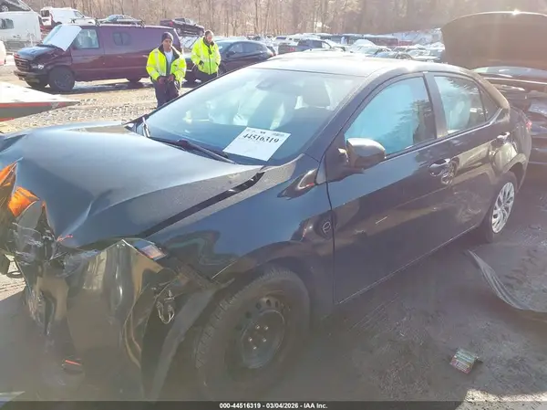 2T1BURHE8JC002085 2018 TOYOTA COROLLA - Image 2