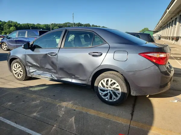 2T1BURHE8JC002412 2018 TOYOTA COROLLA - Image 2