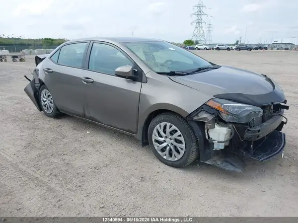 2T1BURHE8JC002717 2018 TOYOTA COROLLA - Image 1