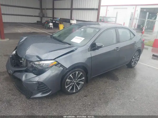 2T1BURHE8JC005794 2018 TOYOTA COROLLA - Image 2