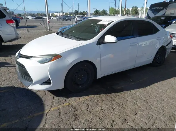 2T1BURHE8JC006671 2018 TOYOTA COROLLA - Image 2