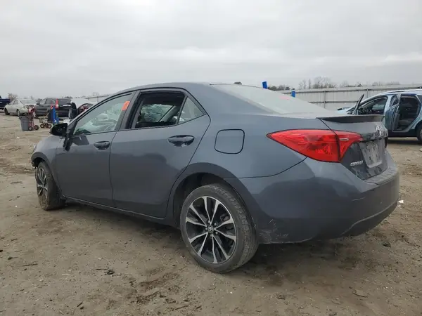 2T1BURHE8JC011059 2018 TOYOTA COROLLA - Image 2