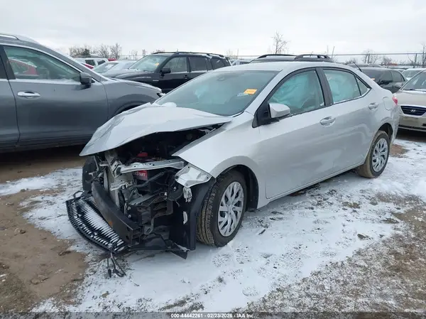 2T1BURHE8JC013264 2018 TOYOTA COROLLA - Image 2