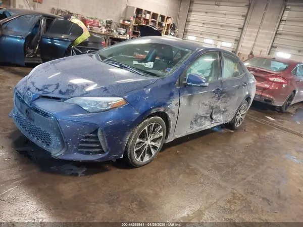 2T1BURHE8JC018433 2018 TOYOTA COROLLA - Image 2