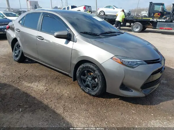 2T1BURHE8JC020067 2018 TOYOTA COROLLA - Image 1