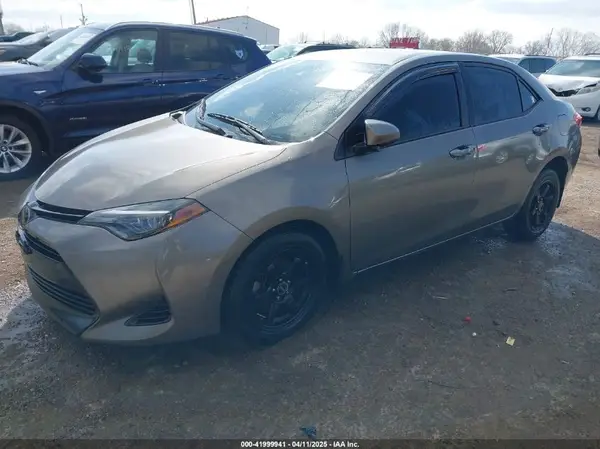 2T1BURHE8JC020067 2018 TOYOTA COROLLA - Image 2