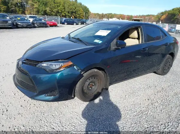 2T1BURHE8JC020277 2018 TOYOTA COROLLA - Image 2