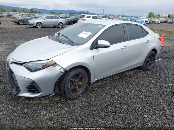 2T1BURHE8JC020814 2018 TOYOTA COROLLA - Image 2