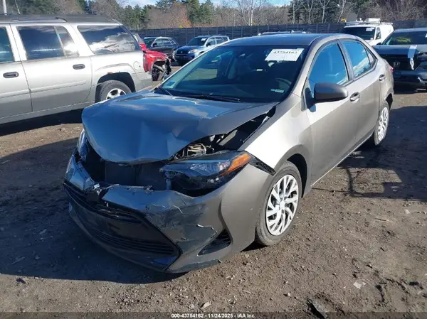 2T1BURHE8JC021557 2018 TOYOTA COROLLA - Image 2