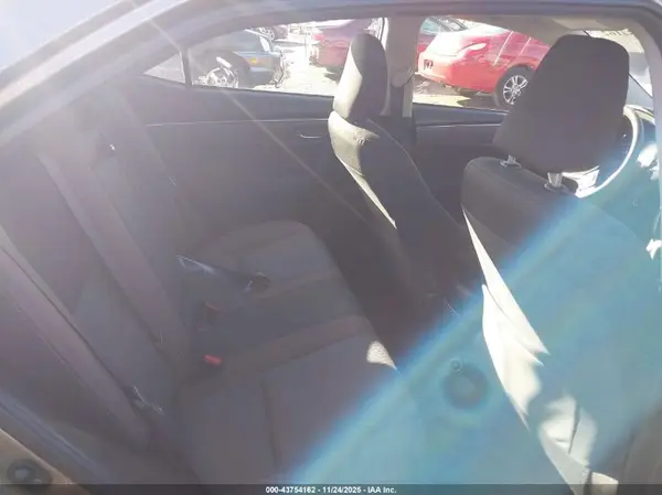2T1BURHE8JC021557 2018 TOYOTA COROLLA - Image 8