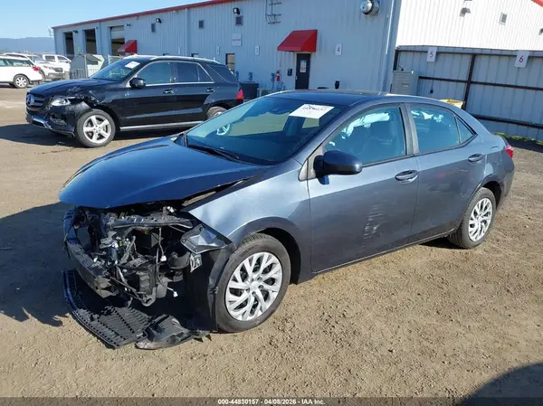 2T1BURHE8JC022403 2018 TOYOTA COROLLA - Image 2