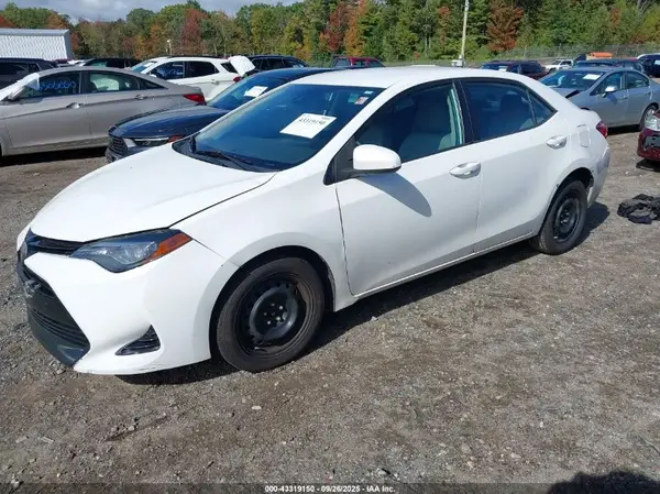 2T1BURHE8JC025933 2018 TOYOTA COROLLA - Image 2