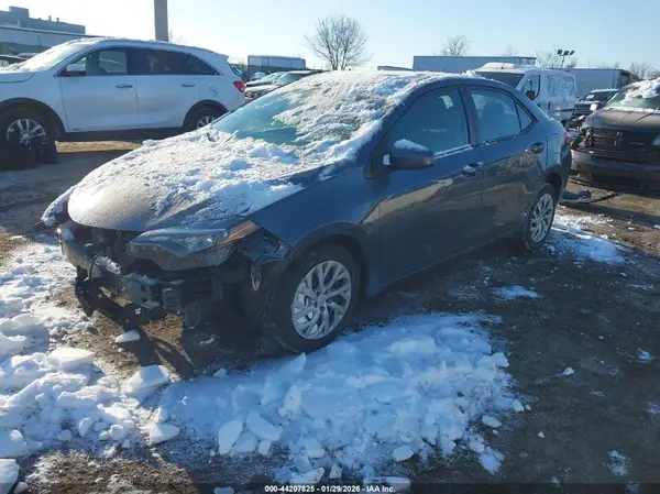 2T1BURHE8JC029433 2018 TOYOTA COROLLA - Image 2