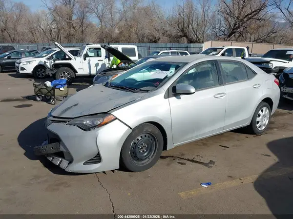 2T1BURHE8JC030260 2018 TOYOTA COROLLA - Image 2