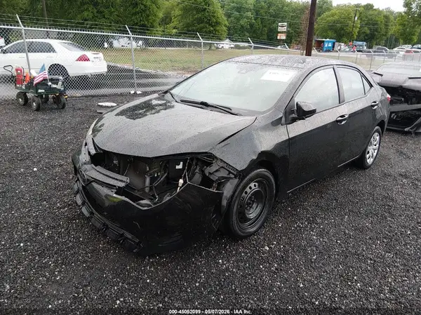 2T1BURHE8JC033174 2018 TOYOTA COROLLA - Image 2
