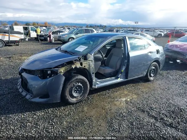 2T1BURHE8JC033904 2018 TOYOTA COROLLA - Image 2