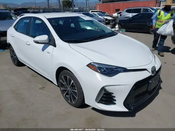 2T1BURHE8JC034373 2018 TOYOTA COROLLA - Image 1
