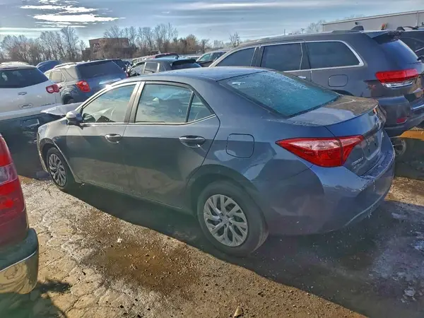 2T1BURHE8JC043333 2018 TOYOTA COROLLA - Image 2