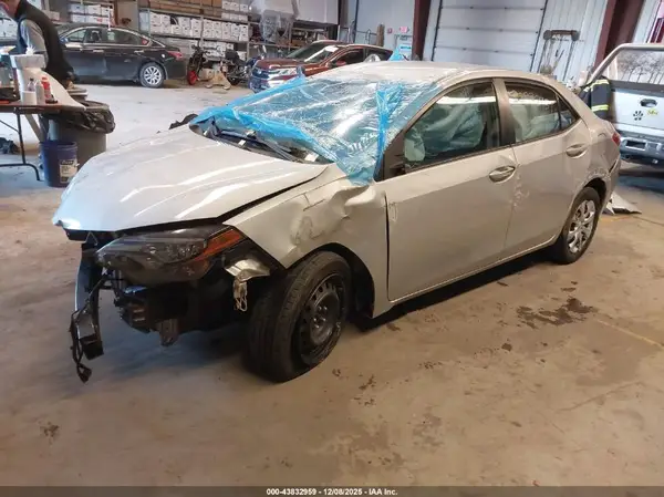 2T1BURHE8JC043686 2018 TOYOTA COROLLA - Image 2