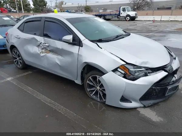 2T1BURHE8JC046460 2018 TOYOTA COROLLA - Image 1