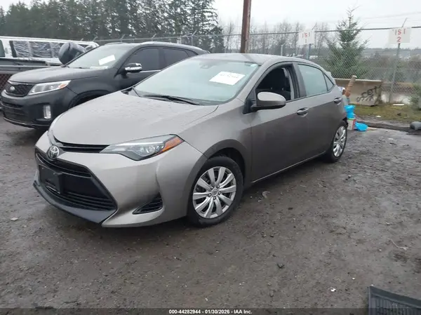 2T1BURHE8JC050895 2018 TOYOTA COROLLA - Image 2