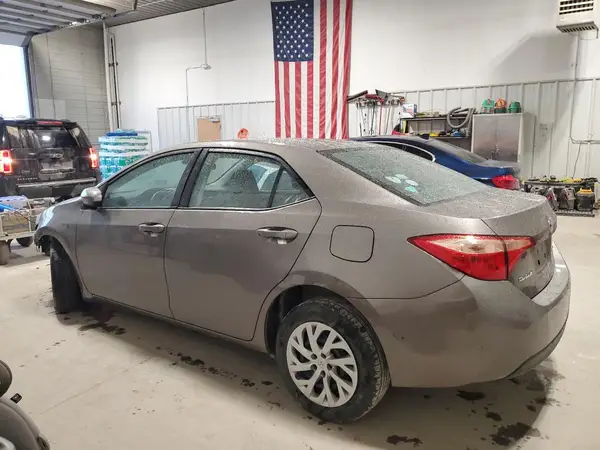 2T1BURHE8JC050928 2018 TOYOTA COROLLA - Image 2