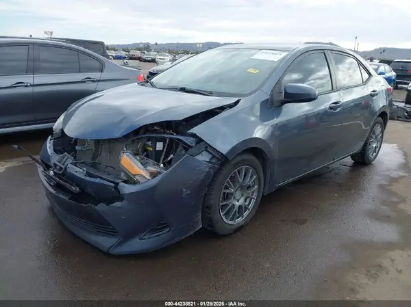 2T1BURHE8JC051853 2018 TOYOTA COROLLA - Image 2