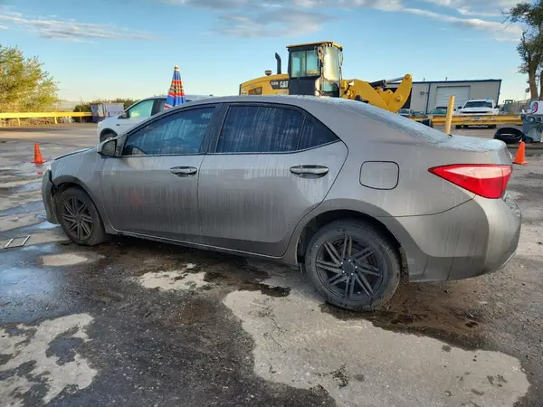 2T1BURHE8JC053098 2018 TOYOTA COROLLA - Image 2