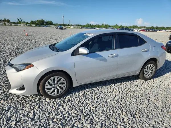 2T1BURHE8JC055319 2018 TOYOTA COROLLA - Image 1