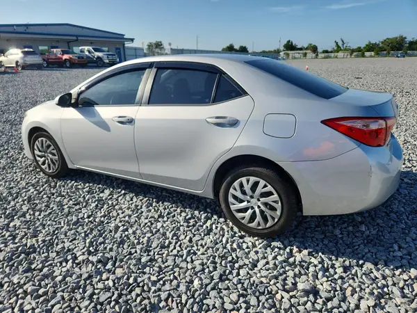 2T1BURHE8JC055319 2018 TOYOTA COROLLA - Image 2