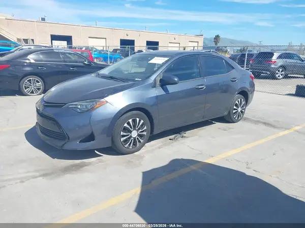 2T1BURHE8JC057684 2018 TOYOTA COROLLA - Image 2
