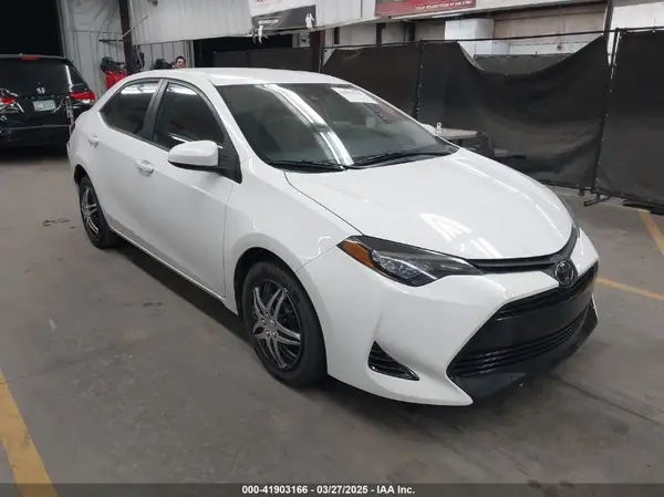 2T1BURHE8JC059404 2018 TOYOTA COROLLA - Image 1